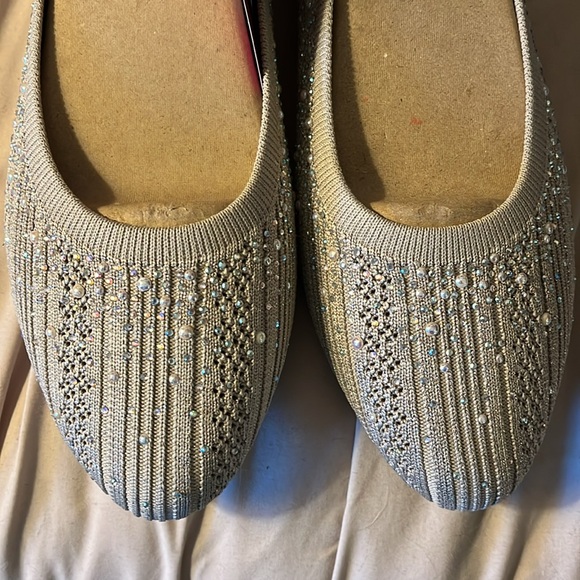 Cleo’s by Skechers - NWT in box, glitzy daze slip on flats, 8 1/2, never worn - Picture 2 of 6